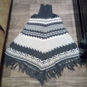 CHRISTOPHER AND BANKS  PONCHO